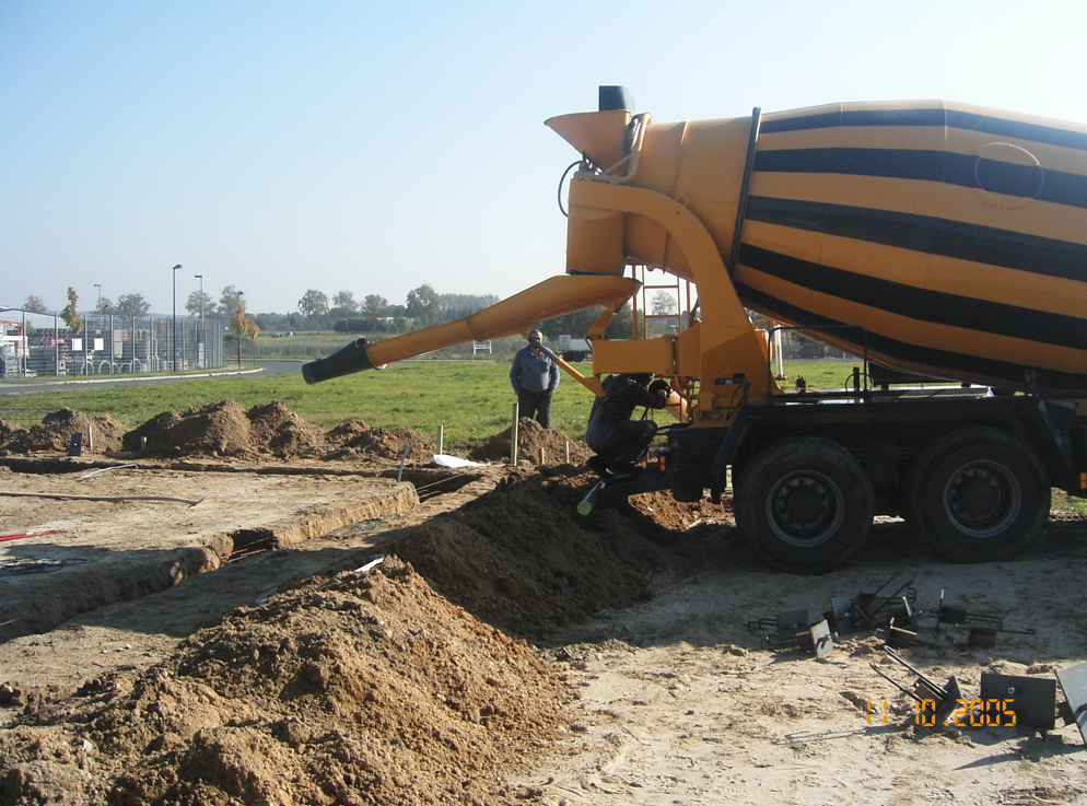 Betonarbeiten am Fundament der neuen Halle im Jahr 2005