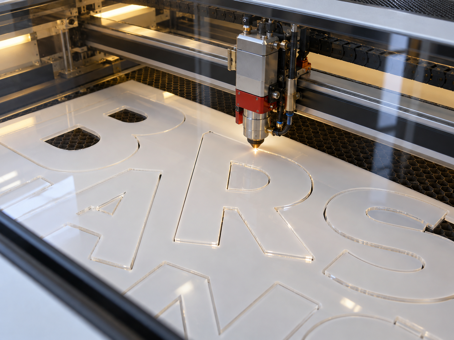 Laserschneiden von Acrylbuchstaben